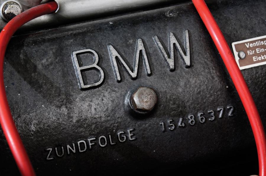Моторный отсек BMW 507 (Series II) 1957 года  (фото 83 из 177)